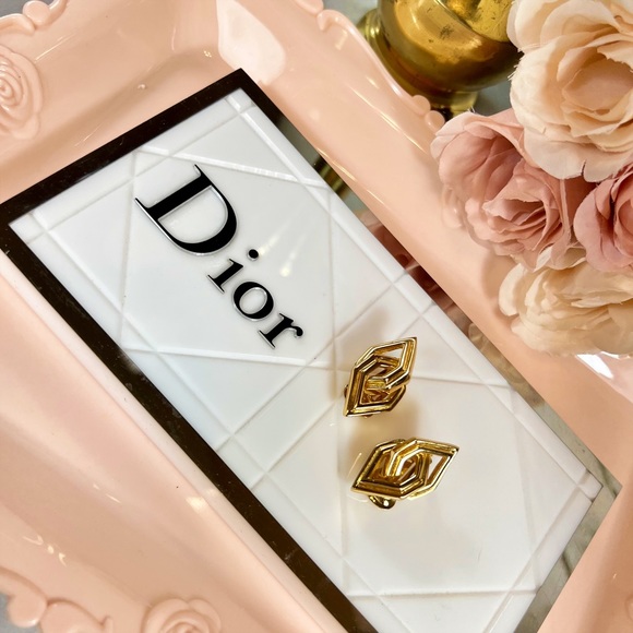 Christian Dior Abstract Gold Clip-On Earrings - Picture 4 of 9